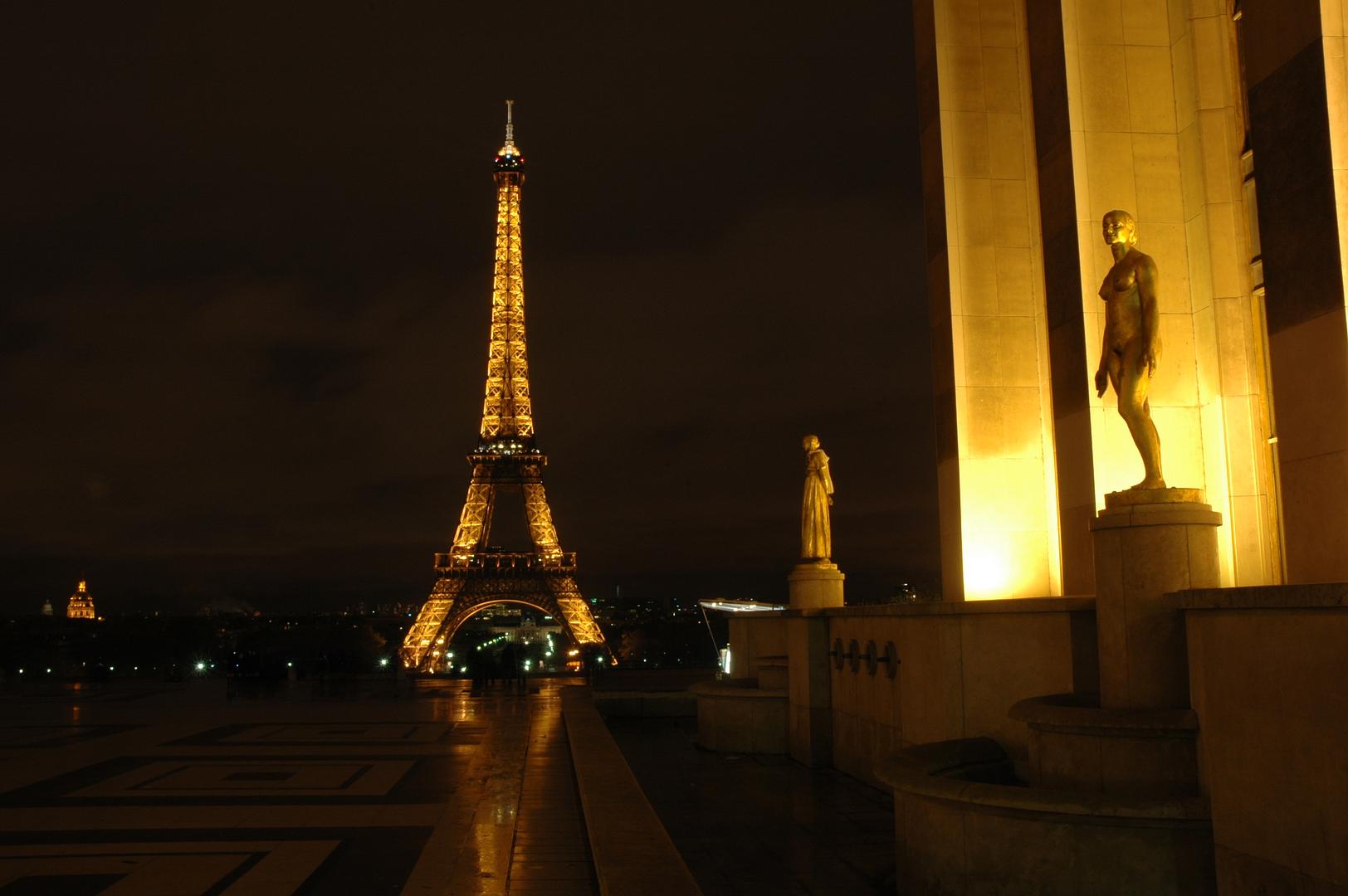 Ladies guarding the Eiffel tower